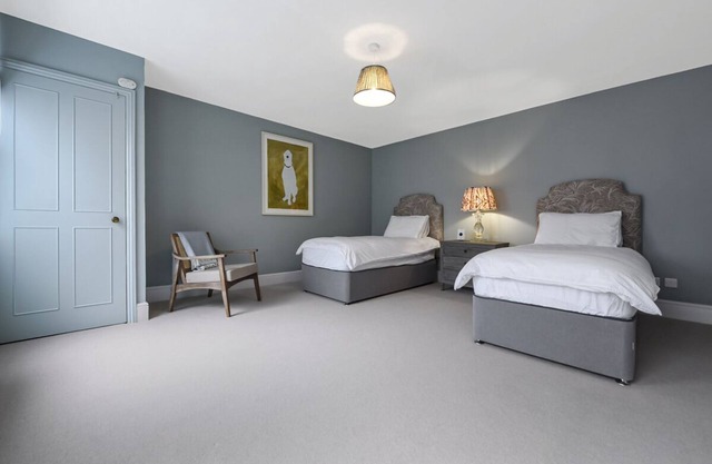 Stunning 2 bed/2 bath renovated flat in Pimlico SW1