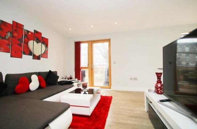 Stunning 2-bedroom flat in West London