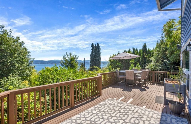 Stunning 2 Story Home with Lake Washington View