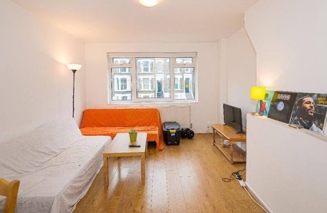 Stunning 3 Bedroom Apartment with Balcony