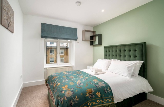 Stunning 3 Bedroom Flat, with Parking, Sleeps Six, Near Greenwich Park