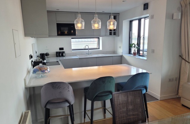Stunning 3 Double Bedroom Apt in Greenwich 8 min walk to O2 River views