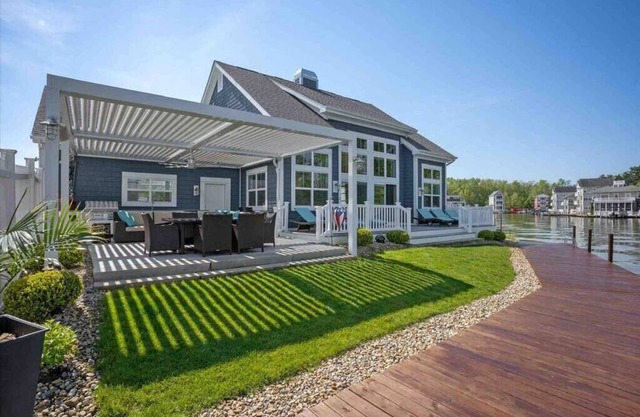 Stunning 3BR Waterfront home on Buckeye Lake