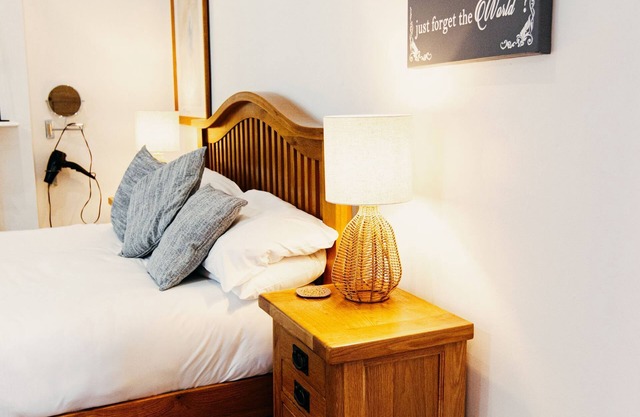 Stunning 4 Bed | Queens Quarter Beside City Centre, Charming 4-bedroom Belfast Exclusive