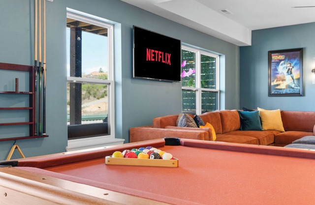 Stunning 4 bedroom home! Indoor and Outdoor pool! Hot Tub!