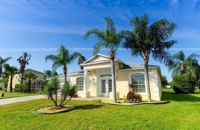 Stunning 4 bedroom pool villa set on a tranquil lake just minutes from Disney