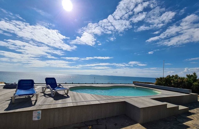 Stunning 7 bedroom Beach House & Annex Swimming Pool Hot Tub Aga Fire Games room