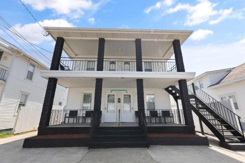 Stunning 8 beds 4 baths Minute 2 Beach boardwalk