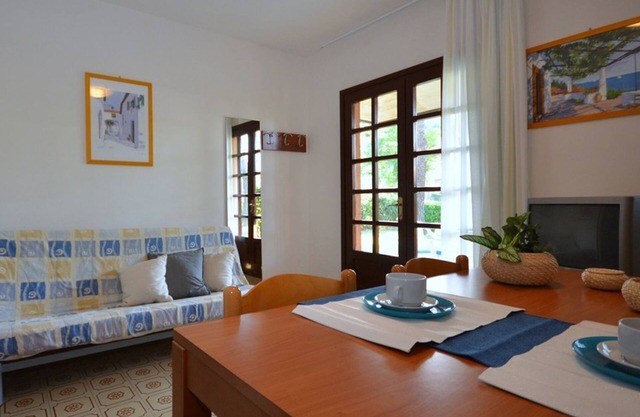 Stunning and Spacious Villa with Private Fenced Garden