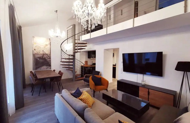 Stunning Apartment in Center With a Beautiful Balcony!