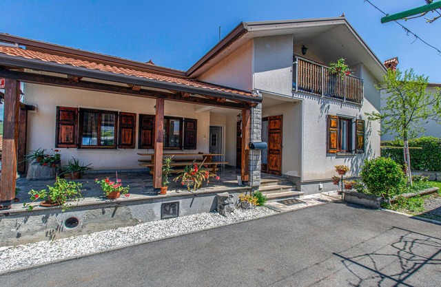Stunning apartment in Divaca with WiFi