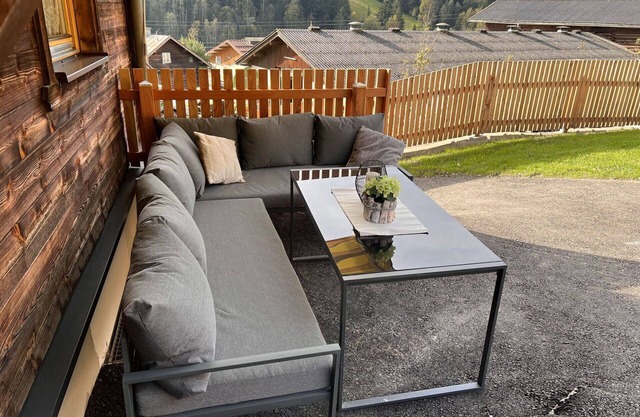 Stunning private villa for 10 guests with WIFI, TV and patio