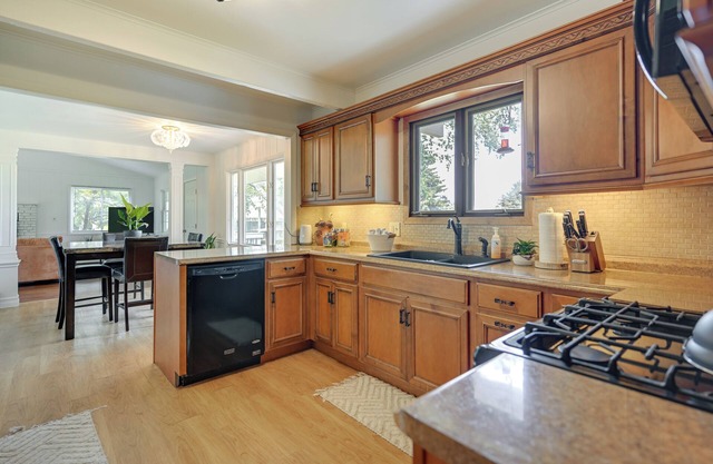 Stunning Au Gres Retreat w/Grill < 1 Mi to Marina