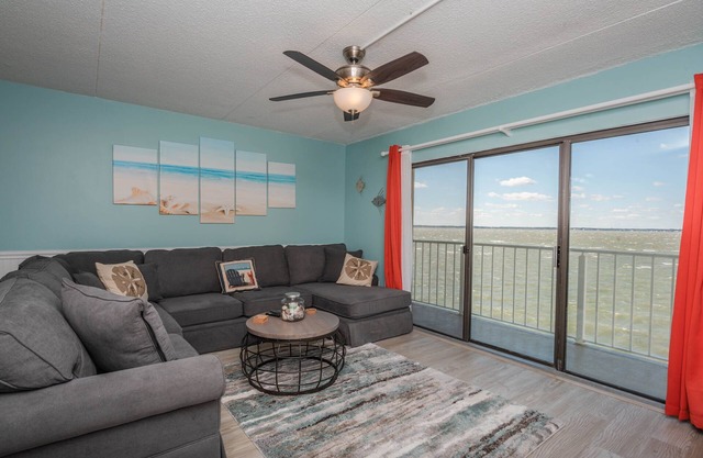 STUNNING BayFRONT, with pool! Amazing views! And just steps to our FREE beach.