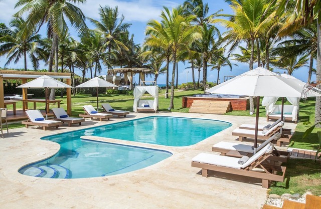 Stunning Beach Front Property w/14 beds. Perfect for Multi families & Reunions!