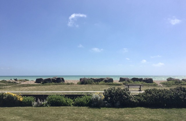 Stunning Beachfront Apartment on Ferring beach