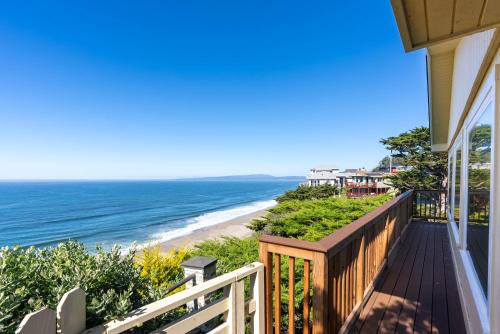 Stunning Coastal Cottage with Views of Monterey Bay
