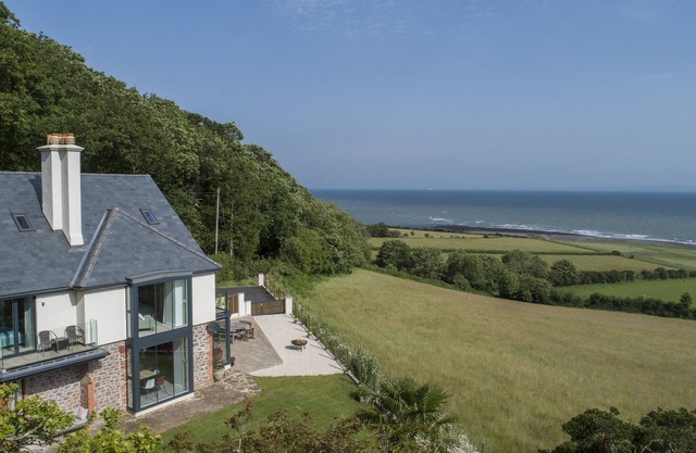 Stunning coastal home with panoramic sea views in Porlock Weir - 6 bed/6 bath