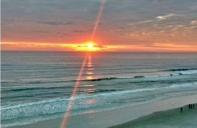 Stunning direct oceanfront 2-Bd/2-Bath Condo, 6th fl, Daytona Beach Shores FL