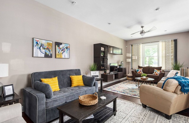 Stunning downtown beauty - minutes from all Indianapolis has to offer!