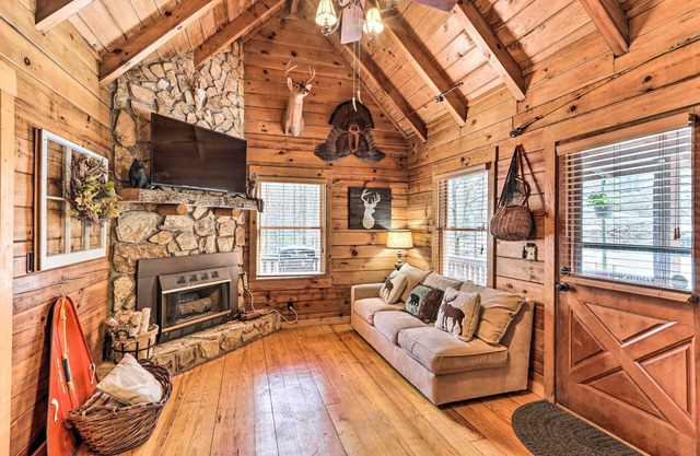 Stunning Ellijay Cabin w/Community Amenities