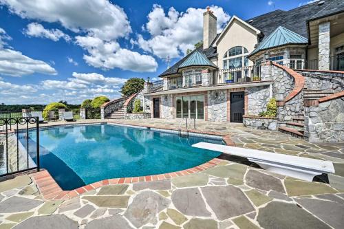 Stunning Gettysburg Estate about 15 Min to Skiing