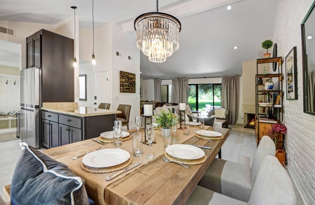 Stunning Golf Course Retreat: Pool, BBQ, Fire Pit