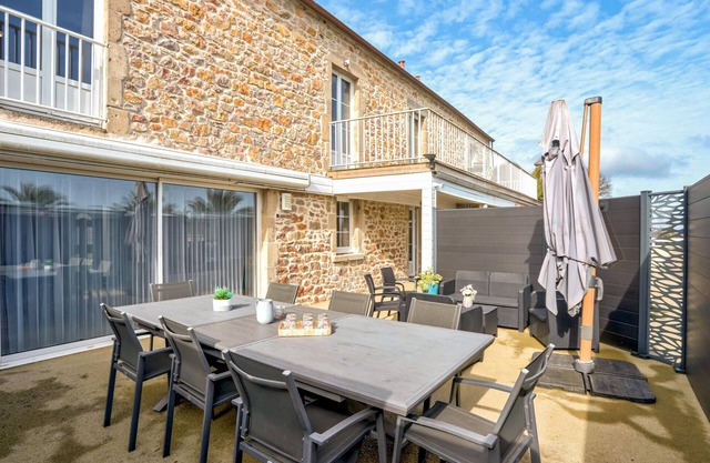 Stunning home in l'étang-bertrand