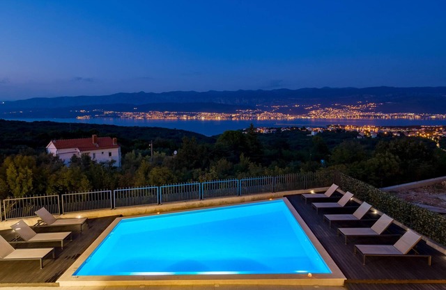 Stunning home in Polje with WiFi