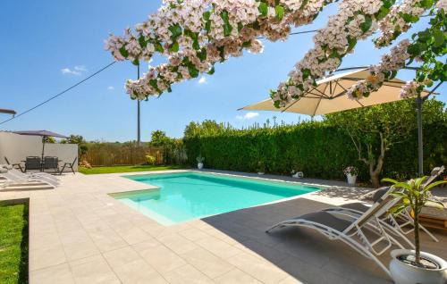 Stunning Home In Roccazzo