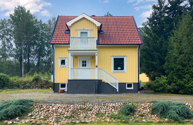 Stunning home in Sjötofta with sauna