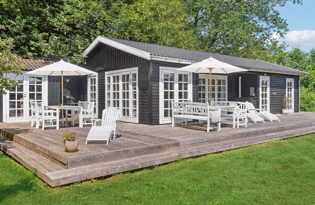 Stunning home in Stege with kitchen