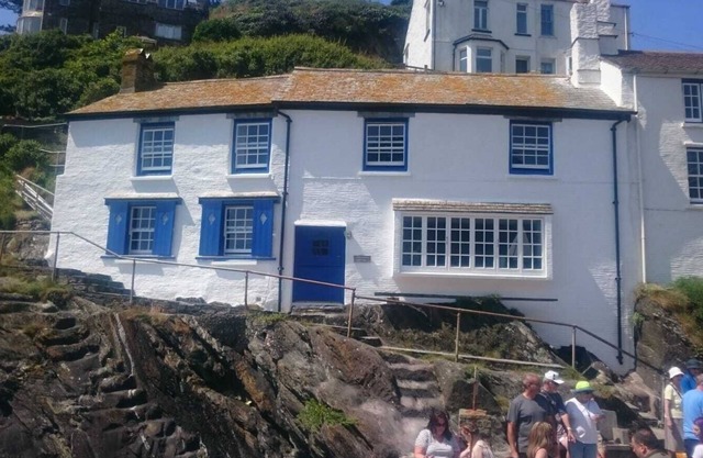 Stunning house right by the sea, spectacular far reaching sea views in Polperro