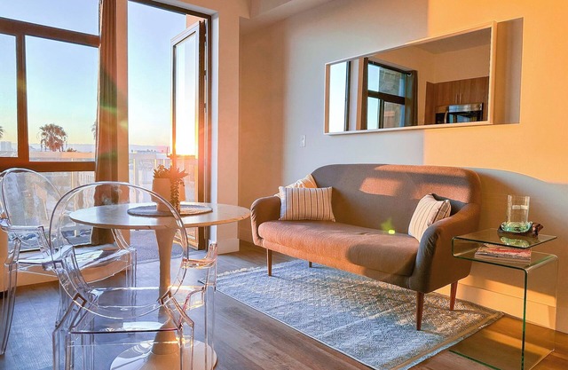Stunning Koreatown Studio with Gym, Washer/Dryer, Wifi, and Balcony w/LA Views!
