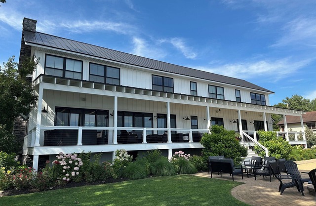 Stunning Lake Front Oasis