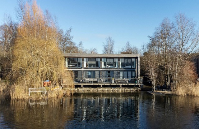 Stunning Lake House in the 5 star Lakes By Yoo Resort in Heart of The Cotswolds