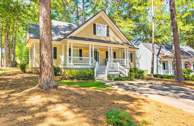 Stunning Lake Oconee Retreat with Pool Access!