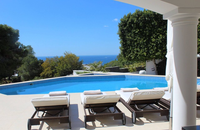 Stunning Luxurious Villa 5 minutes' walk from El Portet beach with Sea Views