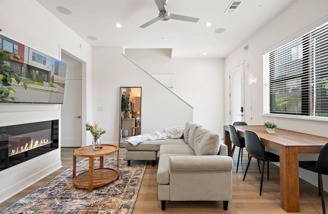 Stunning Luxury Townhouse in Downtown Dallas