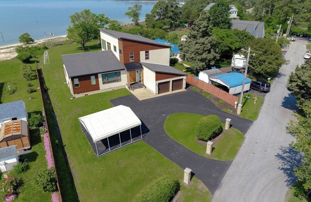 Stunning luxury waterfront beach house 90 minutes from the Nations Capital.