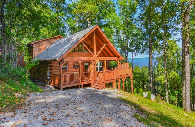 Stunning Mountain View With Hot tub & Game Room. Indoor/Outdoor Fireplace
