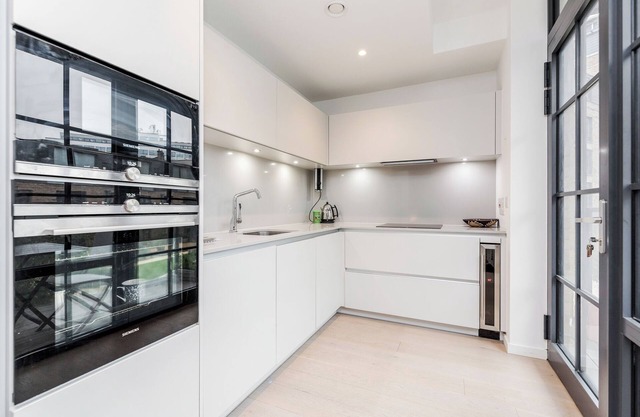 Stunning new 2BR 2BR flat in Waterloo