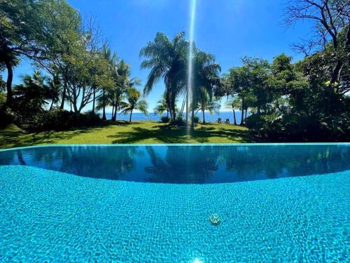 Stunning Oceanfront 4-Bdrm Villa w/Infinity Pool