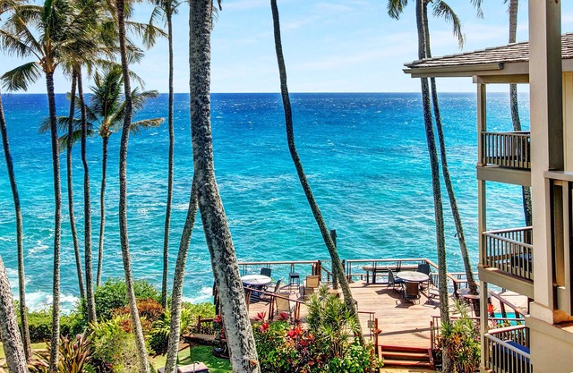 STUNNING OCEANFRONT PENTHOUSE 2Bd/2Ba *Fully Renovated, Pool * Poipu Palms Koloa