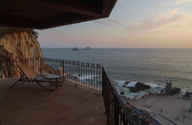 Stunning oceanfront view with rare view of famousncliff divers.