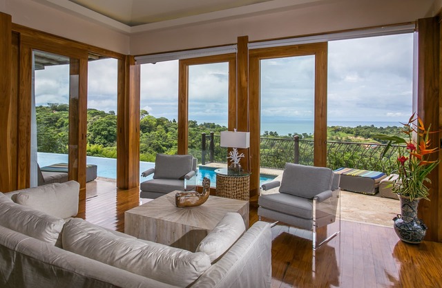 STUNNING OCEANVIEW, FAMILY LUXURY, NEW, PRIVATE MOUNTAIN TOP in Manuel Antonio