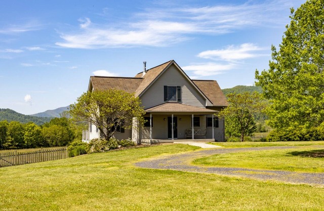 Stunning Old Rag and Shenandoah Vistas from this Gorgeous, Peaceful Retreat