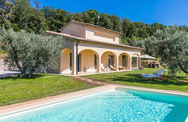 Stunning private villa for 6 people with A/C, WIFI, private pool, TV, patio and panoramic view