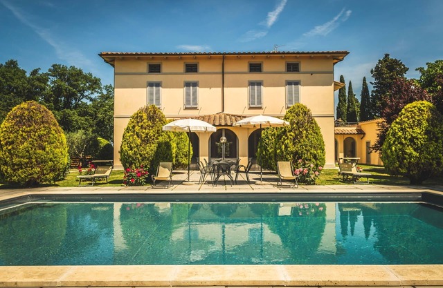 Stunning private villa with WIFI, private pool, A/C, TV, veranda, parking, close to Montepulciano