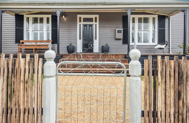 Stunning period home. Five bedroom in the quiet Alexandra College precinct